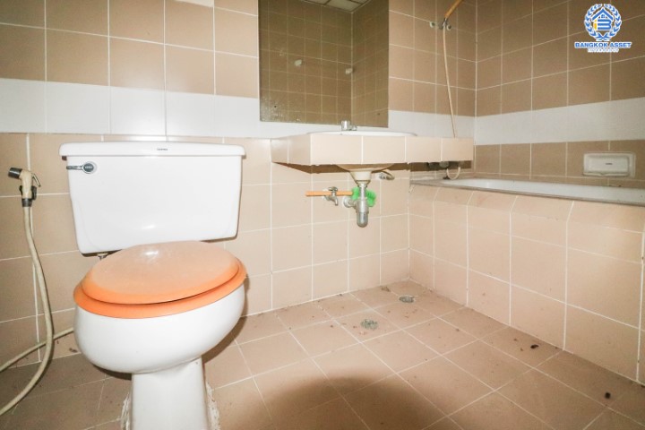 ทาวน์เฮ้าส์มือสองย่านนนทบุรี ม.สิรารมย์ บ้านกล้วย-ไทรน้อย บนเนื้อที่มากถึง 23.2 ตร.ว. ฟังก์ชัน 2 ห้องนอน 2 ห้องน้ำ 1 ที่จอดรถ ที่สุดของทำเลคุณภาพ เพียง 20 นาทีก็ถึงรถไฟฟ้าสายสีม่วง "สถานีคลองบางไผ่" และเซ็นทรัลเวสต์เกต รีบจองด่วน!